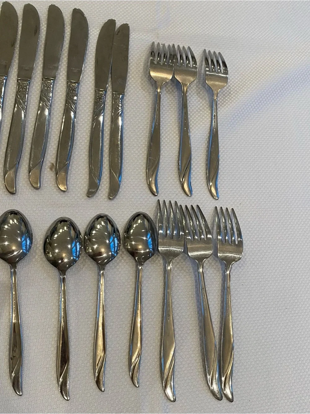 Vintage Elegant Stainless Steel Flatware Set in Silver - Full Service 30 piece